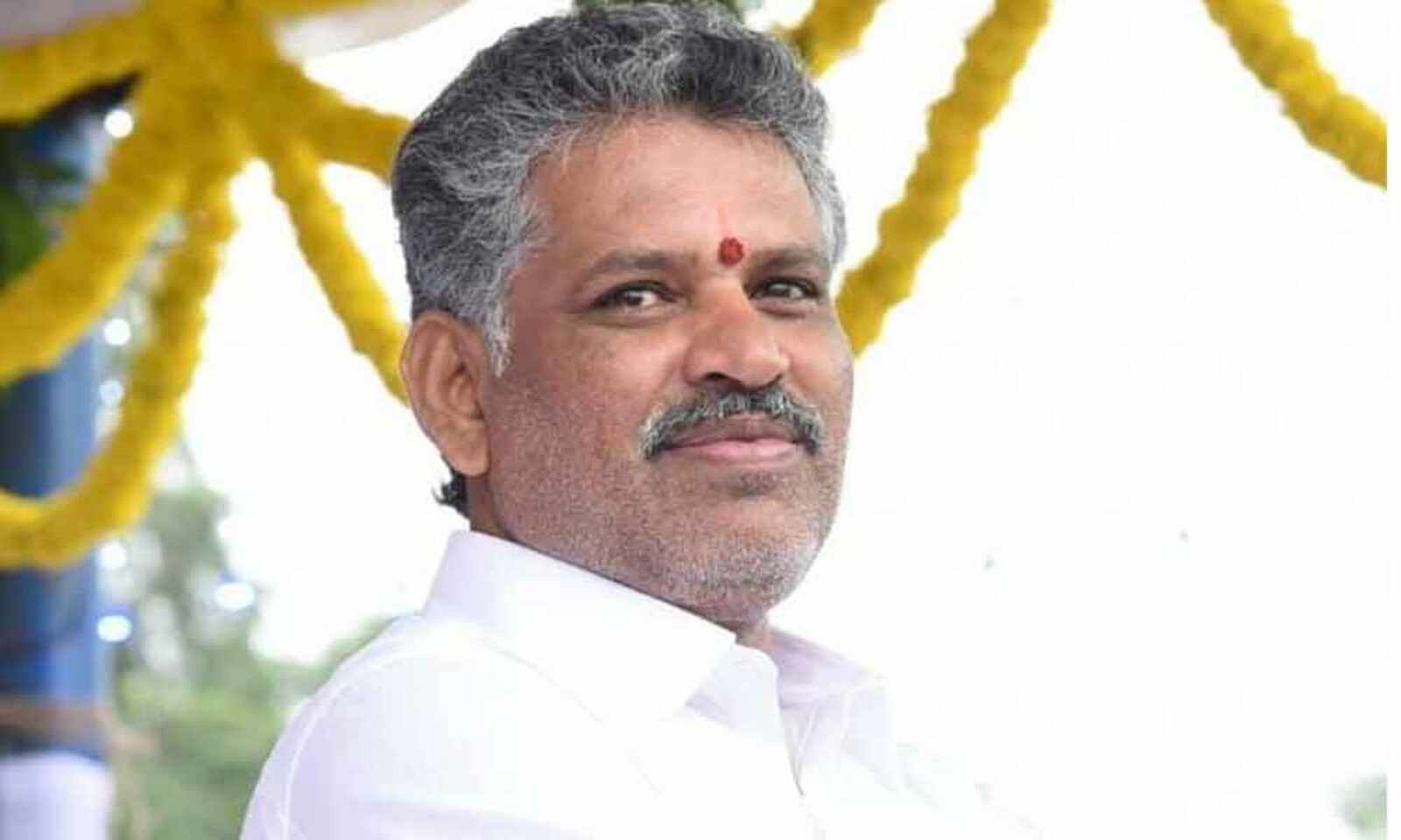 చెవిరెడ్డికి పెద్ద బాధ్యతలు.. అనుబంధ సంఘాలన్నీ ఇక ఆయనవే! చెవిరెడ్డికి పెద్ద బాధ్యతలు.. అనుబంధ సంఘాలన్నీ ఇక ఆయనవే!