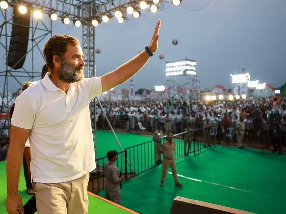 మోడీ, కేసీఆర్ కలిసి పని చేస్తున్నారు: రాహుల్ గాంధీ మోడీ, కేసీఆర్ కలిసి పని చేస్తున్నారు: రాహుల్ గాంధీ