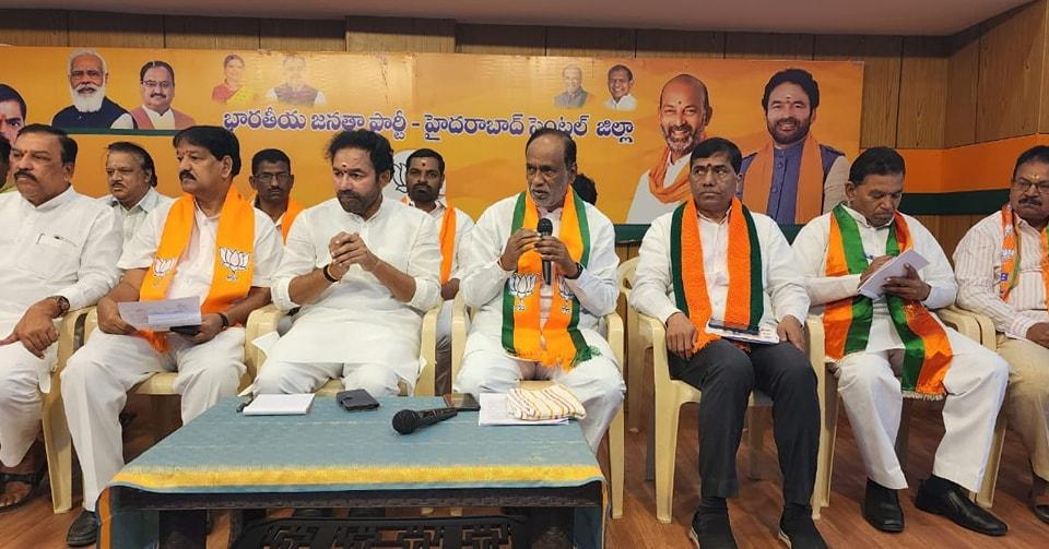 రాజకీయాలకు అతీతంగా సీఎం కేసీఆర్ పాల్గొనాలి: ఎంపీ లక్ష్మణ్ రాజకీయాలకు అతీతంగా సీఎం కేసీఆర్ పాల్గొనాలి: ఎంపీ లక్ష్మణ్