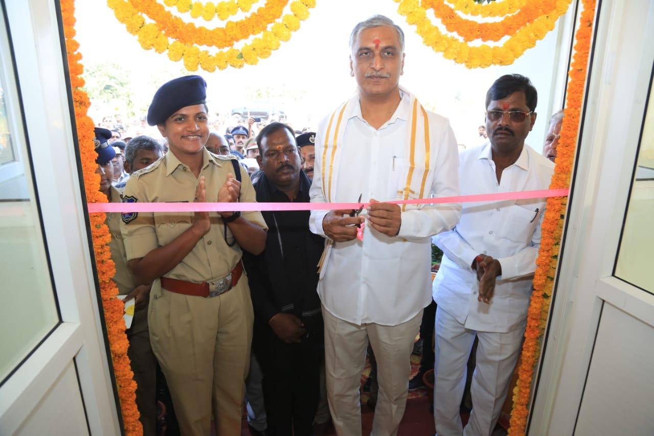 అభివృద్ధి పనులకు మంత్రి శంకుస్థాపన అభివృద్ధి పనులకు మంత్రి శంకుస్థాపన