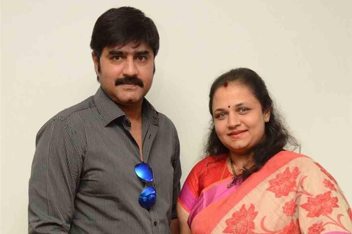 విడాకుల వార్తలపై హీరో శ్రీకాంత్ సీరియస్ విడాకుల వార్తలపై హీరో శ్రీకాంత్ సీరియస్