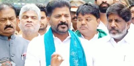 సచివాలయం లేదు.. సీఎం రాడు.. అందుకే CSను కలిశాం: రేవంత్ రెడ్డి సచివాలయం లేదు.. సీఎం రాడు.. అందుకే CSను కలిశాం: రేవంత్ రెడ్డి