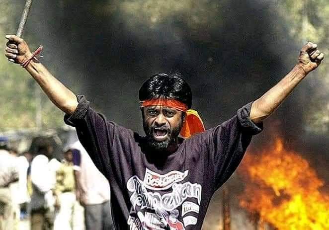 నాటి గుజరాత్ అల్లర్ల పోస్టర్ బాయ్.. మళ్లీ వైరల్ నాటి గుజరాత్ అల్లర్ల పోస్టర్ బాయ్.. మళ్లీ వైరల్