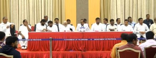 చేతులెత్తి నమస్కరిస్తున్నా.. ప్రజాస్వామ్యాన్ని కాపాడండి: CM KCR చేతులెత్తి నమస్కరిస్తున్నా.. ప్రజాస్వామ్యాన్ని కాపాడండి: CM KCR
