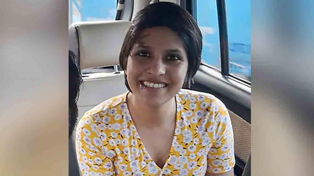 నన్ను ముక్కలుగా నరికేస్తాడు.. 2020లోనే పోలీసులకు శ్రద్ధా ఫిర్యాదు నన్ను ముక్కలుగా నరికేస్తాడు.. 2020లోనే పోలీసులకు శ్రద్ధా ఫిర్యాదు