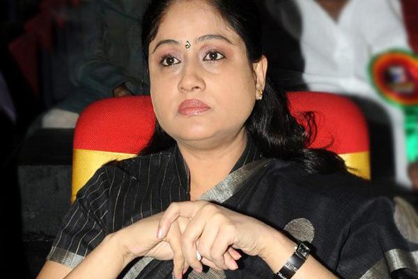 పార్టీ తీరుతో.. అయోమయంలో విజయశాంతి పార్టీ తీరుతో.. అయోమయంలో విజయశాంతి