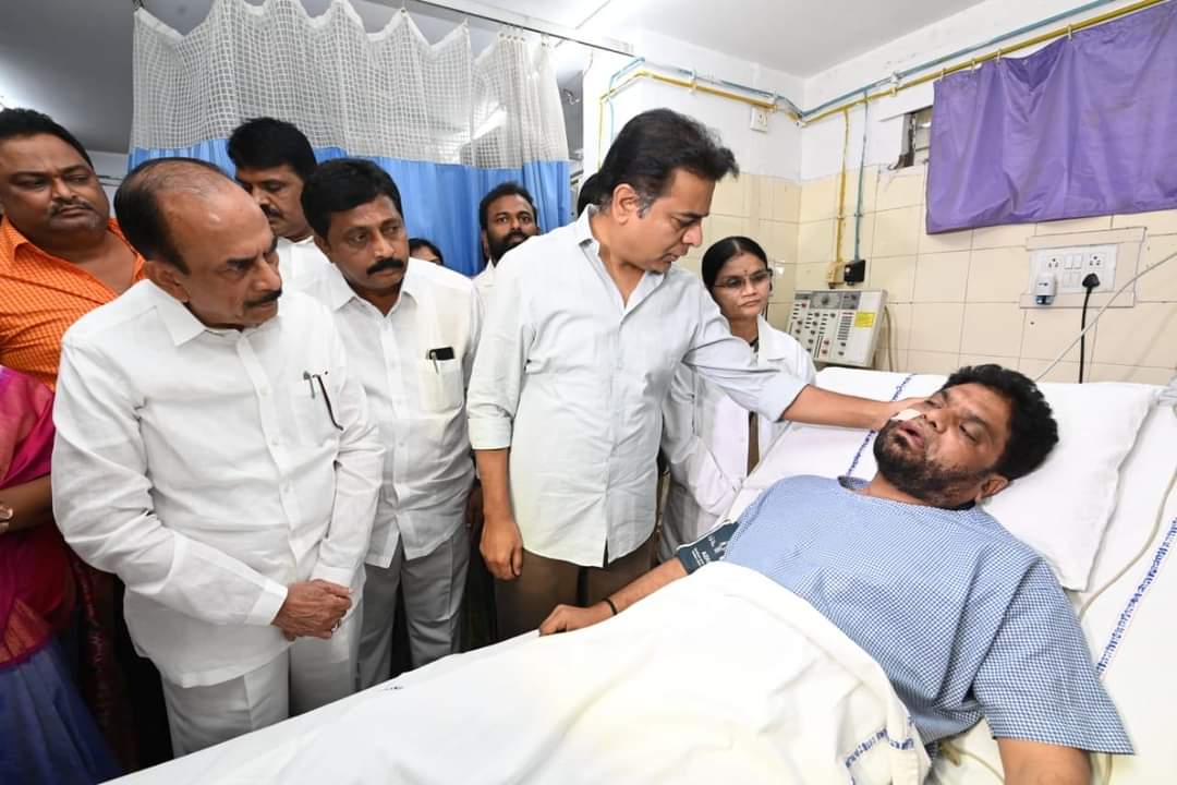 మీరు పిడికెడు.. మేము 60 లక్షలు.. రెచ్చగొడితే సహించం: మంత్రి కేటీఆర్ మీరు పిడికెడు.. మేము 60 లక్షలు.. రెచ్చగొడితే సహించం: మంత్రి కేటీఆర్