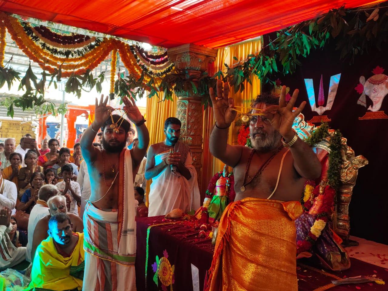 వైభవంగా మత్స్యగిరి లక్ష్మినరసింహుల కళ్యాణోత్సవం వైభవంగా మత్స్యగిరి లక్ష్మినరసింహుల కళ్యాణోత్సవం