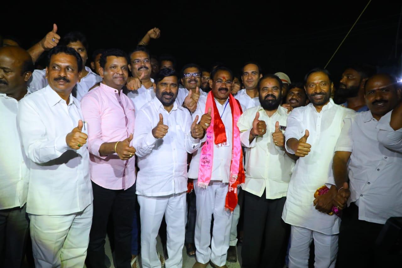 12కు 12తో.. గులాబీ వనమైన ఉమ్మడి నల్లగొండ 12కు 12తో.. గులాబీ వనమైన ఉమ్మడి నల్లగొండ