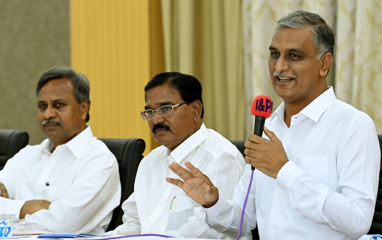 బీజేపీ నేతలవి బహురూప వేషాలు: మంత్రి హరీశ్రావు బీజేపీ నేతలవి బహురూప వేషాలు: మంత్రి హరీశ్రావు