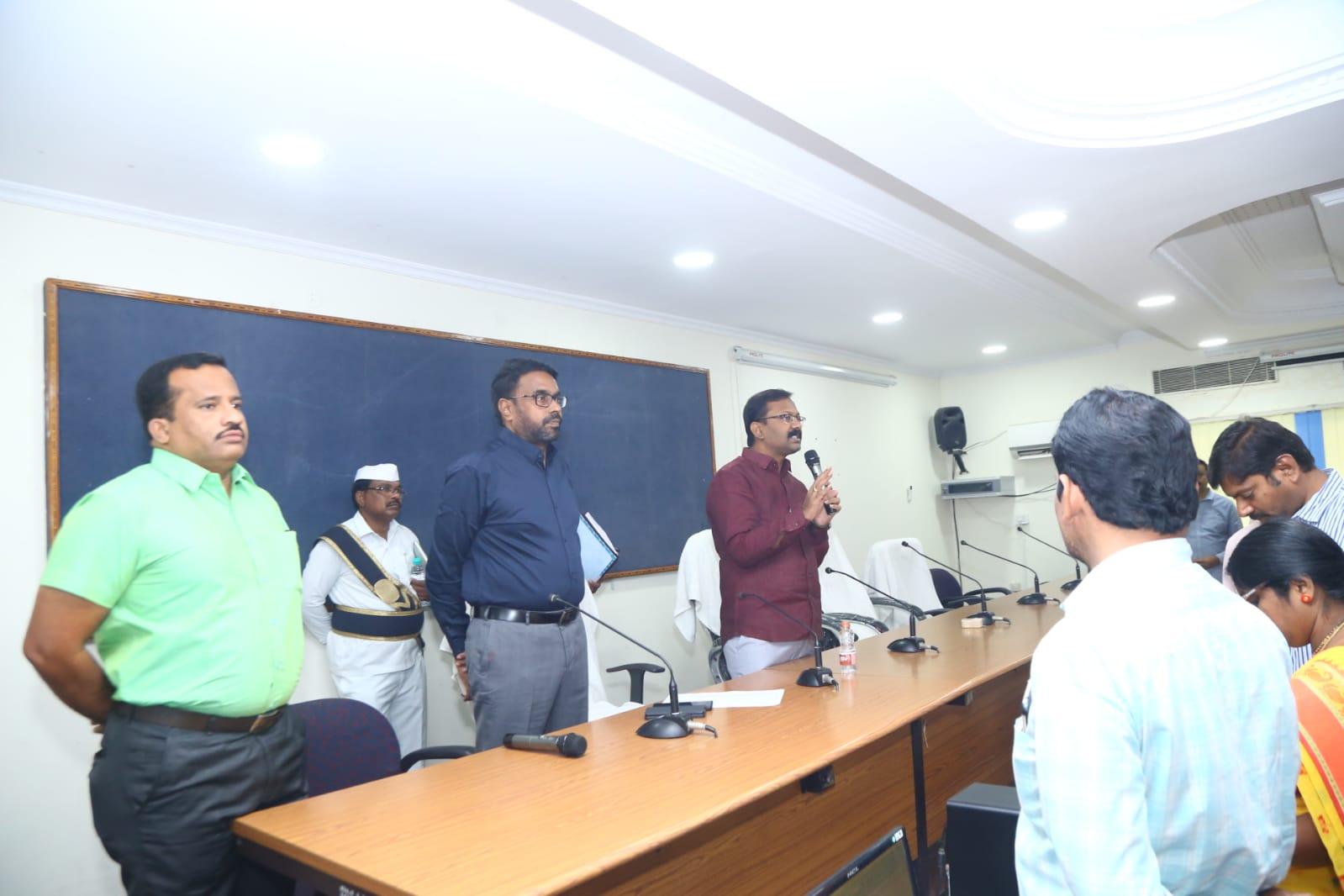 ధరణి పెండింగ్ దరఖాస్తులు పరిష్కరించండి: కలెక్టర్ ధరణి పెండింగ్ దరఖాస్తులు పరిష్కరించండి: కలెక్టర్