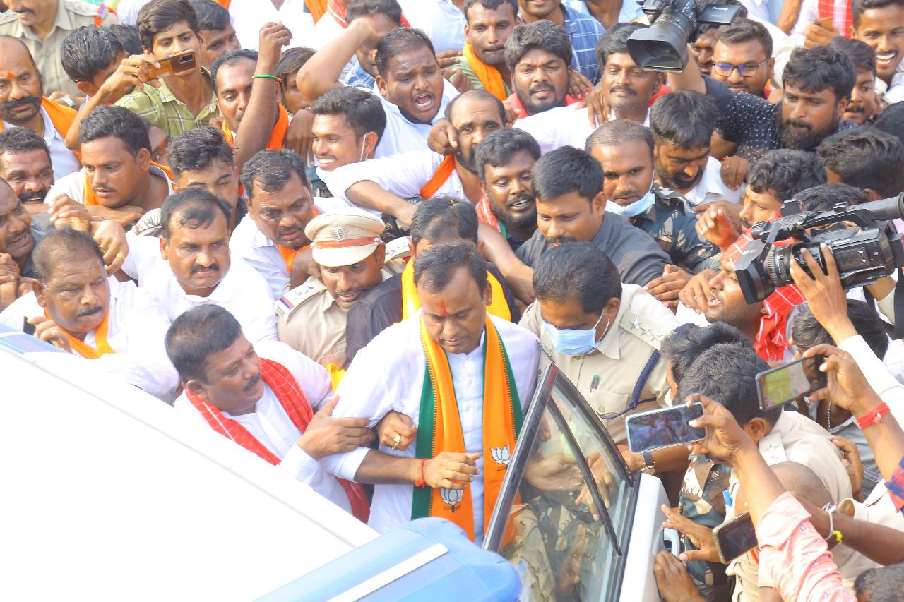 కోమటిరెడ్డి రాజగోపాల్ రెడ్డి అరెస్ట్ కోమటిరెడ్డి రాజగోపాల్ రెడ్డి అరెస్ట్