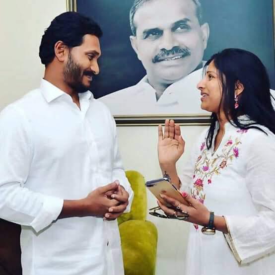 SVBC అడ్వైజర్గా సింగర్ మంగ్లీ.. నెలకు జీతం ఎంతంటే..? SVBC అడ్వైజర్గా సింగర్ మంగ్లీ.. నెలకు జీతం ఎంతంటే..?