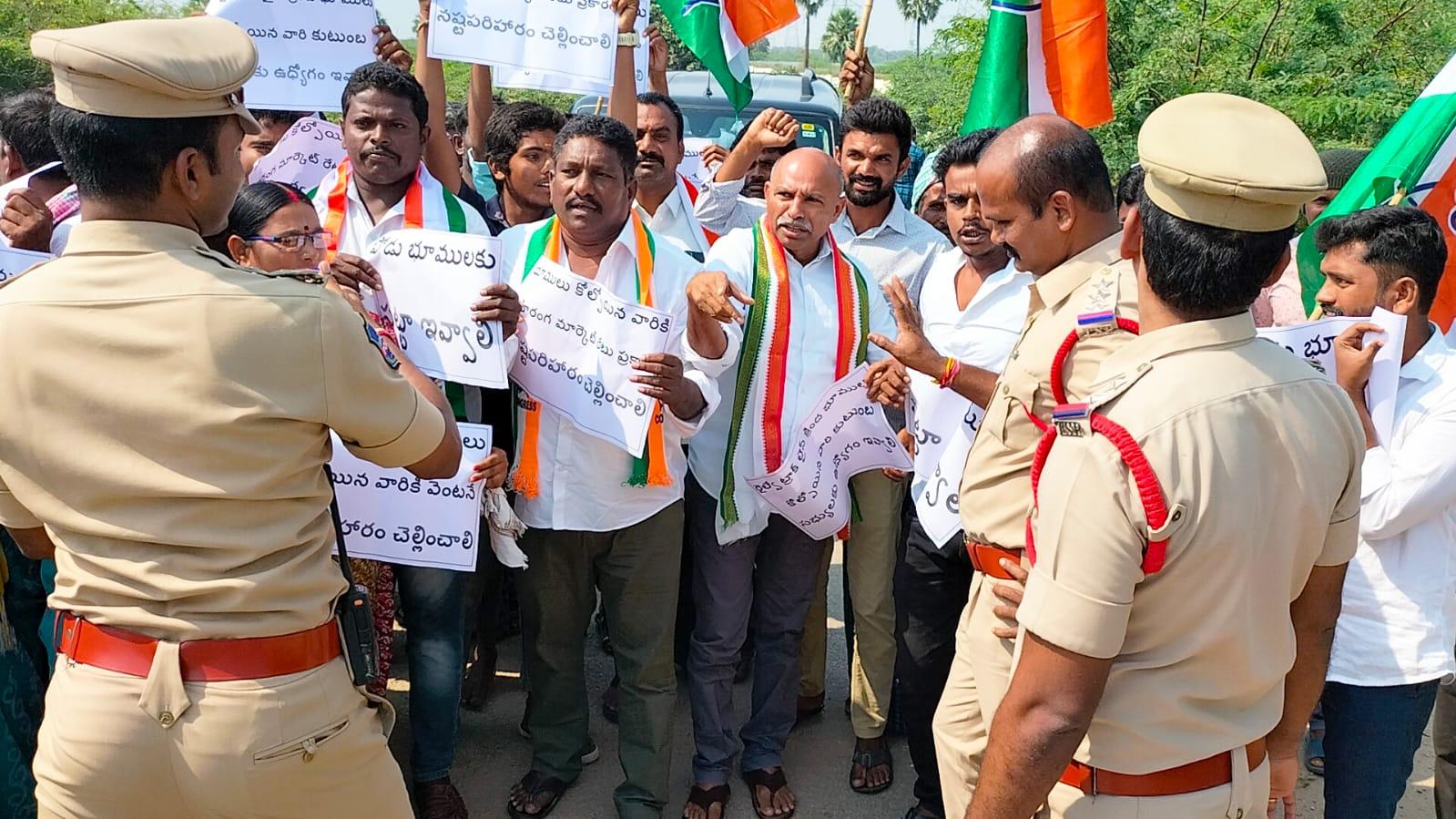 నల్గొండ: సీఎం కేసీఆర్ పర్యటన.. యాదాద్రి పవర్ ప్లాంట్ వద్ద ఉద్రిక్తత నల్గొండ: సీఎం కేసీఆర్ పర్యటన.. యాదాద్రి పవర్ ప్లాంట్ వద్ద ఉద్రిక్తత
