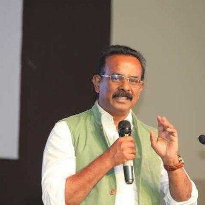 సొంత ఎమ్మెల్యేలపైనే సీఎం బ్లాక్మెయిల్: మాజీ ఎంపీ బూర సొంత ఎమ్మెల్యేలపైనే సీఎం బ్లాక్మెయిల్: మాజీ ఎంపీ బూర