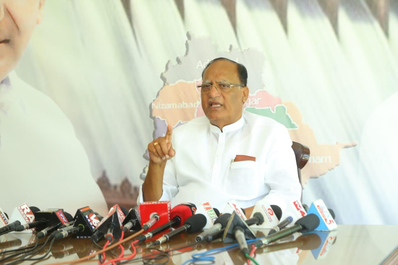 కేంద్రం రాజ్యాంగ వ్యవస్థలను నిర్వీర్యం చేస్తుంది: గుత్తా కేంద్రం రాజ్యాంగ వ్యవస్థలను నిర్వీర్యం చేస్తుంది: గుత్తా