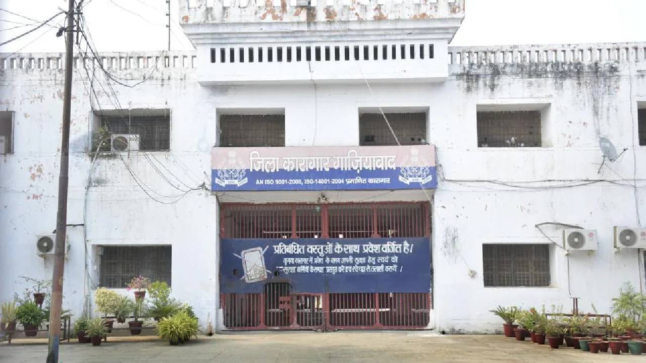 ఆ జిల్లా జైల్లో 140 మంది ఖైదీలకు ఎయిడ్స్ నిర్ధారణ ఆ జిల్లా జైల్లో 140 మంది ఖైదీలకు ఎయిడ్స్ నిర్ధారణ