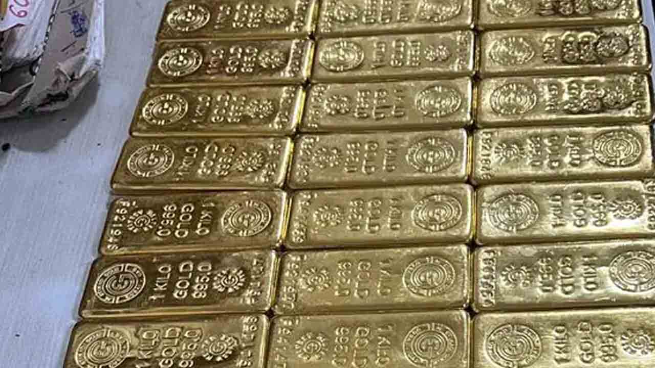 ముంబై ఎయిర్పోర్టులో 61 కేజీల బంగారం సీజ్ ముంబై ఎయిర్పోర్టులో 61 కేజీల బంగారం సీజ్