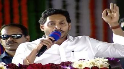 జగన్ టూర్.. పోలీసుల అత్యుత్సాహం! జగన్ టూర్.. పోలీసుల అత్యుత్సాహం!