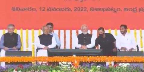 ఆధునిక భారత్ను ఆవిష్కరిస్తున్నాం: మోడీ ఆధునిక భారత్ను ఆవిష్కరిస్తున్నాం: మోడీ