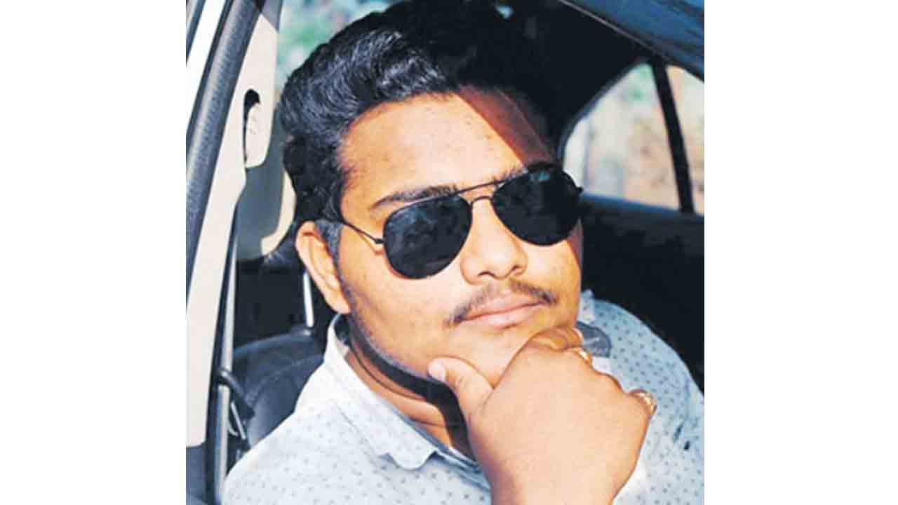 కన్నతల్లితో అనుచిత ప్రవర్తన.. కొడుకును చంపించిన తల్లిదండ్రులు కన్నతల్లితో అనుచిత ప్రవర్తన.. కొడుకును చంపించిన తల్లిదండ్రులు