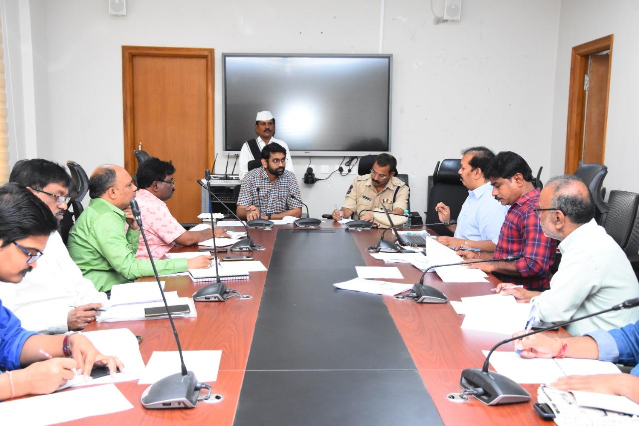 సంక్షేమ పథకాలు కావాలా.. ఆధార్ అప్డేట్ తప్పనిసరి: కలెక్టర్ జితేష్ పాటిల్ సంక్షేమ పథకాలు కావాలా.. ఆధార్ అప్డేట్ తప్పనిసరి: కలెక్టర్ జితేష్ పాటిల్