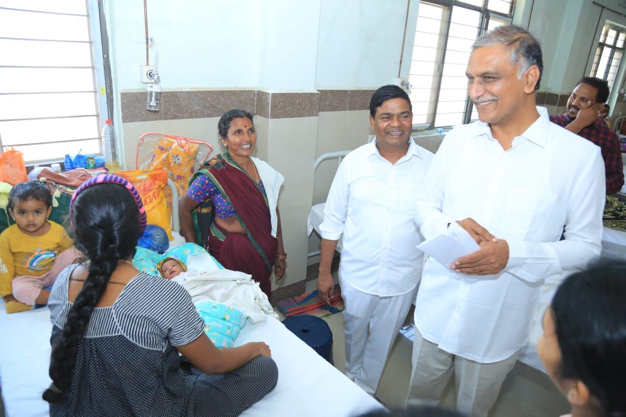 ఆర్మూర్ ఆసుపత్రిలో మంత్రి హరీశ్రావు ఆకస్మిక తనిఖీ.. ఆర్మూర్ ఆసుపత్రిలో మంత్రి హరీశ్రావు ఆకస్మిక తనిఖీ..