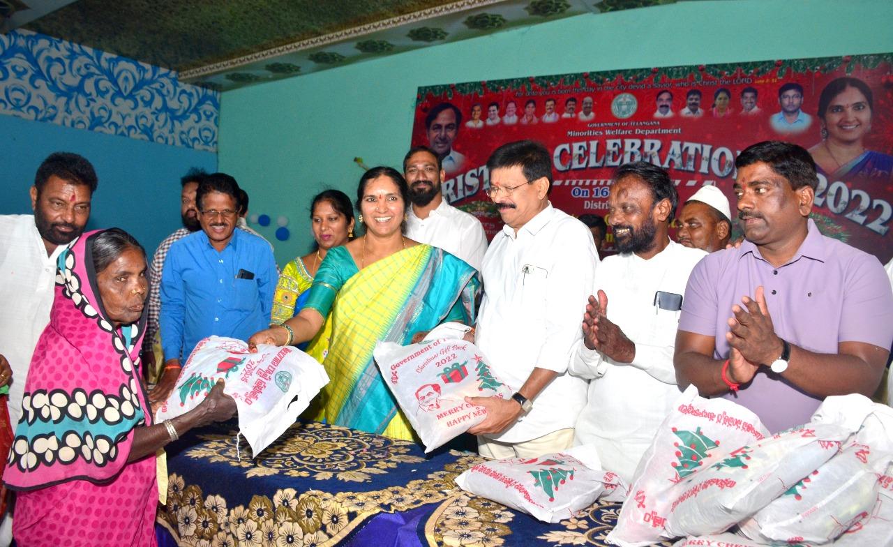 అన్ని మతాలకు సమ ప్రాధాన్యమిస్తున్న సీఎం కేసీఆర్: ఎమ్మెల్యే పద్మా దేవేందర్ రెడ్డి అన్ని మతాలకు సమ ప్రాధాన్యమిస్తున్న సీఎం కేసీఆర్: ఎమ్మెల్యే పద్మా దేవేందర్ రెడ్డి