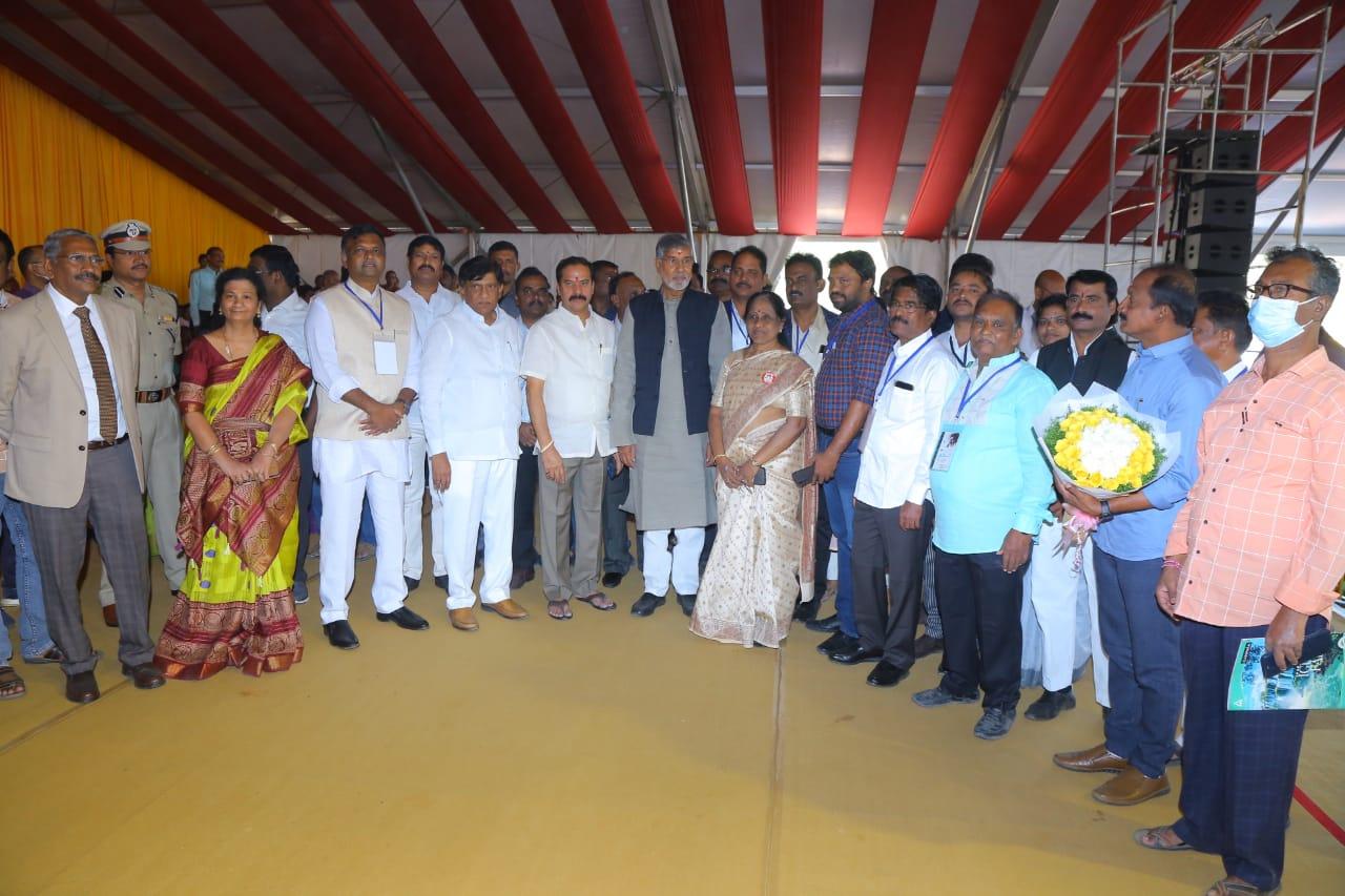 పిల్లలపై జరిగే అమానుషాలను అరికట్టాలి: కైలాష్ సత్యార్థి పిల్లలపై జరిగే అమానుషాలను అరికట్టాలి: కైలాష్ సత్యార్థి