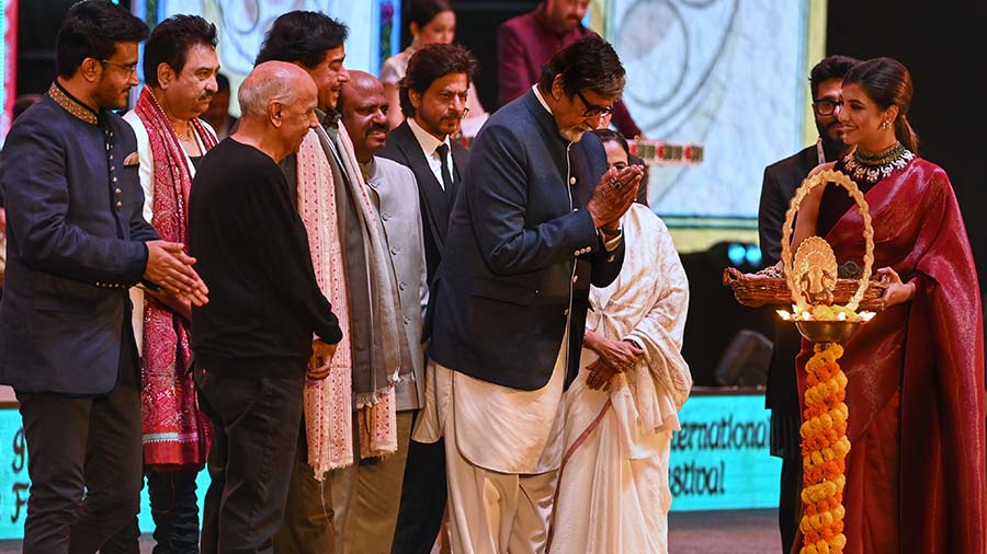 దేశంలో అసహనం పెరిగిపోయింది: వివాదంలో అమితాబ్ వ్యాఖ్యలు దేశంలో అసహనం పెరిగిపోయింది: వివాదంలో అమితాబ్ వ్యాఖ్యలు