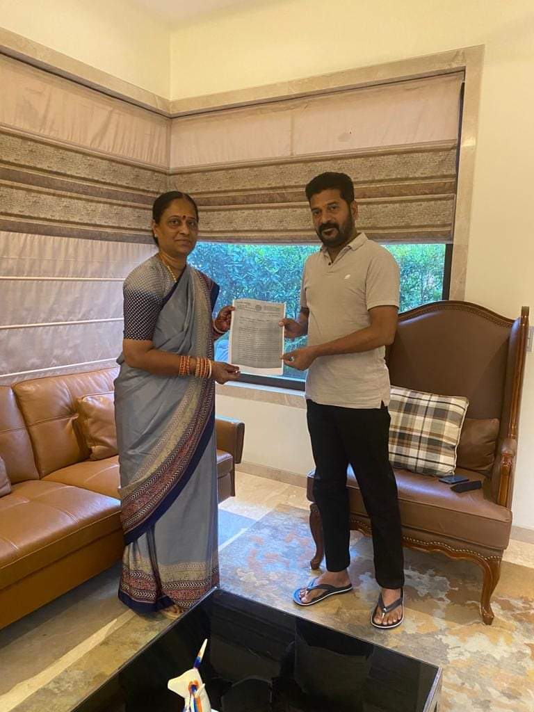 పీసీసీ చీఫ్కు ‘కొండా సురేఖ’ లేఖాస్త్రం.. నూతన కమిటీలో స్థానంపై అసంతృప్తి పీసీసీ చీఫ్కు ‘కొండా సురేఖ’ లేఖాస్త్రం.. నూతన కమిటీలో స్థానంపై అసంతృప్తి