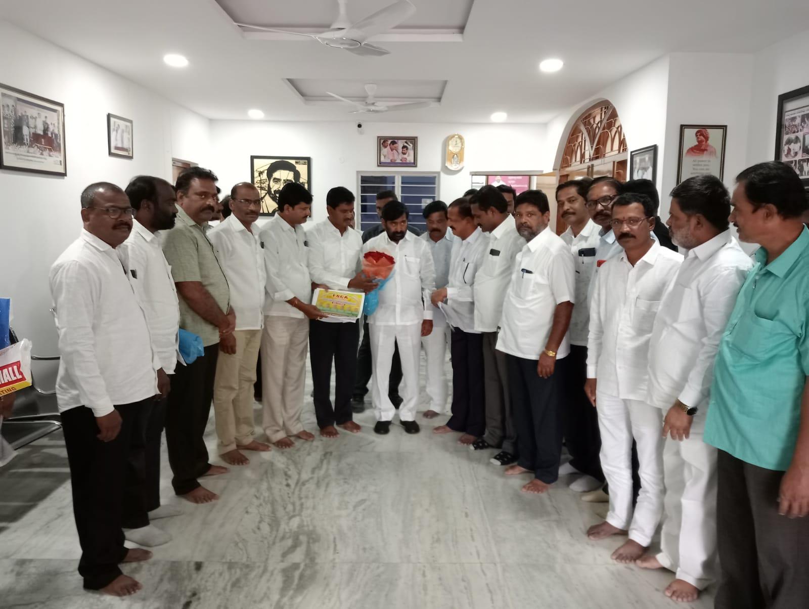 క్రీడోత్సవాలకు రావాలని మంత్రి జగదీష్ రెడ్డికి ఆహ్వానం క్రీడోత్సవాలకు రావాలని మంత్రి జగదీష్ రెడ్డికి ఆహ్వానం