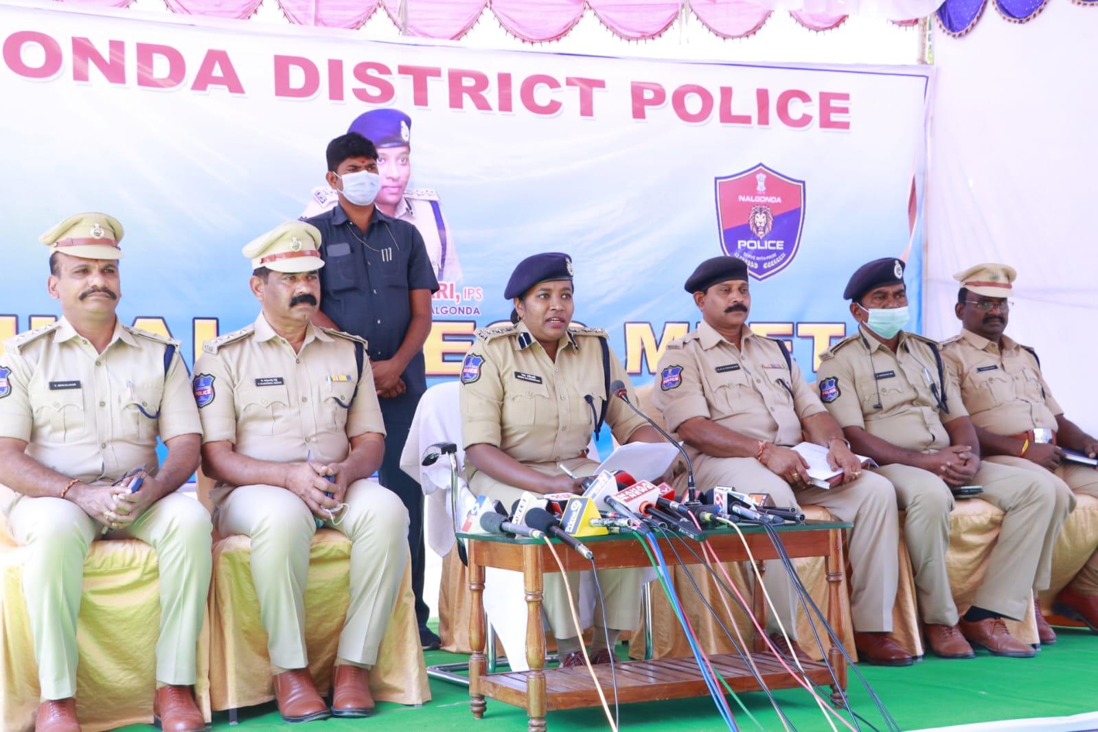 నల్గొండ: 2022లో తగ్గిన నేరాల సంఖ్య: SP రాజేశ్వరి నల్గొండ: 2022లో తగ్గిన నేరాల సంఖ్య: SP రాజేశ్వరి