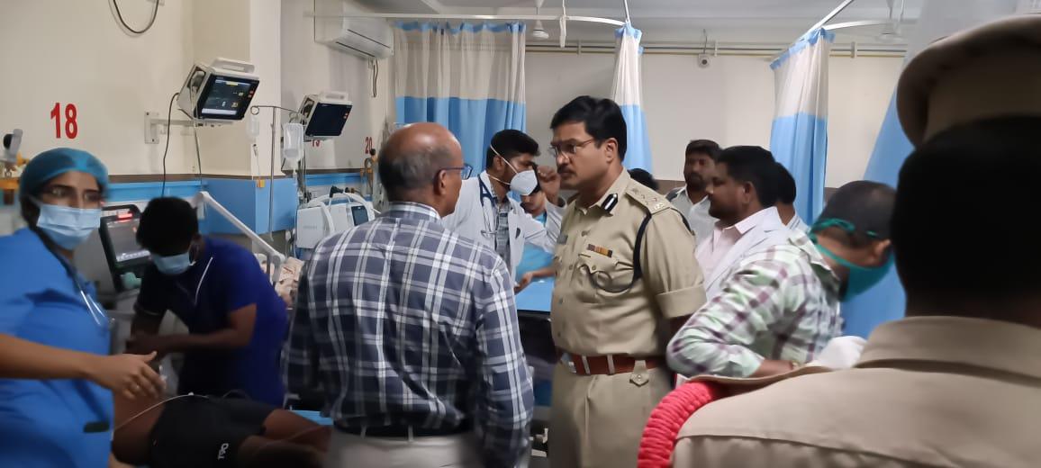 వరంగల్: పోలీస్ నియామకాల్లో అపశృతి.. అస్వస్థతకు గురైన అభ్యర్థి..! వరంగల్: పోలీస్ నియామకాల్లో అపశృతి.. అస్వస్థతకు గురైన అభ్యర్థి..!