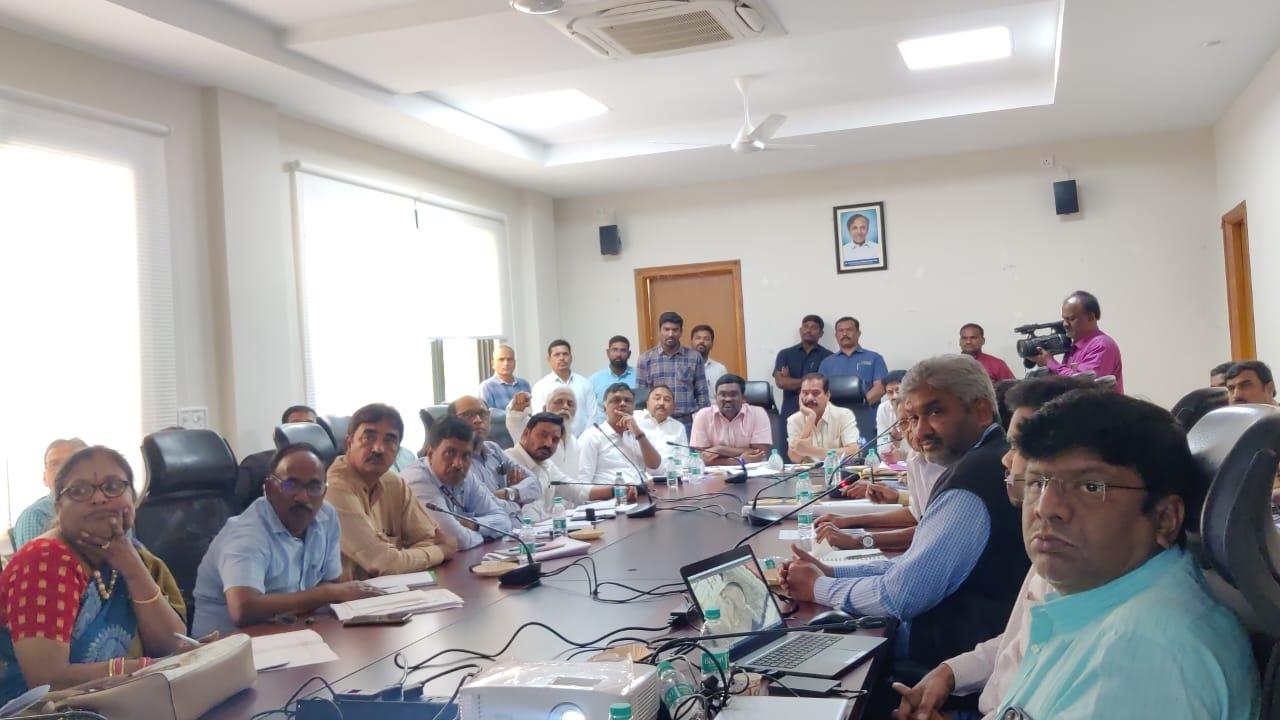 ఆగమ శాస్త్ర ప్రకారం మాఢ వీధుల నిర్మాణం: విప్ దాస్యం వినయ్ భాస్కర్ ఆగమ శాస్త్ర ప్రకారం మాఢ వీధుల నిర్మాణం: విప్ దాస్యం వినయ్ భాస్కర్
