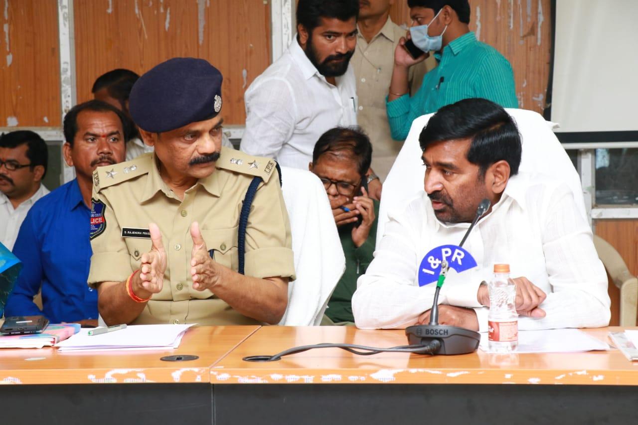 పెద్దగట్టు జాతర ఏర్పాట్ల పై మంత్రి జగదీష్రెడ్డి సమీక్ష పెద్దగట్టు జాతర ఏర్పాట్ల పై మంత్రి జగదీష్రెడ్డి సమీక్ష