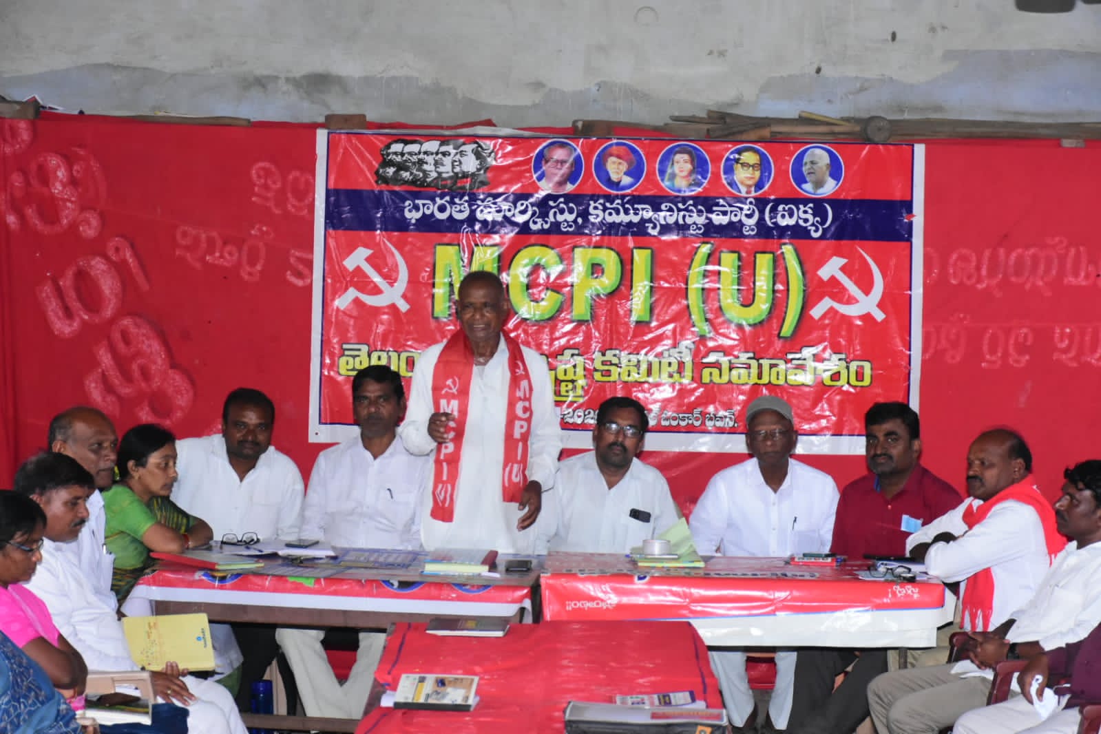 కొనుగోళ్లలో దళారీల దోపిడీ.. ప్రభుత్వం చర్యలు తీసుకునేలా పోరాడాలి కొనుగోళ్లలో దళారీల దోపిడీ.. ప్రభుత్వం చర్యలు తీసుకునేలా పోరాడాలి