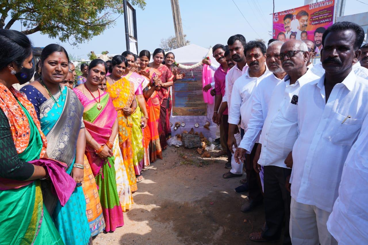 నల్గొండ: గ్రామాల అభివృద్ధికి ప్రభుత్వం ప్రాధాన్యం: MLA శేఖర్ రెడ్డి నల్గొండ: గ్రామాల అభివృద్ధికి ప్రభుత్వం ప్రాధాన్యం: MLA శేఖర్ రెడ్డి