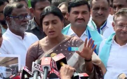 నాది తెలంగాణే.. కేటీఆర్ భార్యది ఆంధ్రే కదా: YS షర్మిల నాది తెలంగాణే.. కేటీఆర్ భార్యది ఆంధ్రే కదా: YS షర్మిల