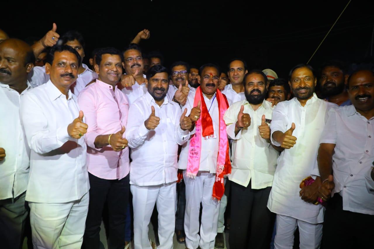 Nalgonda: గులాబీ కోటలో హ్యాట్రిక్ వీరులెవ్వరో..? Nalgonda: గులాబీ కోటలో హ్యాట్రిక్ వీరులెవ్వరో..?