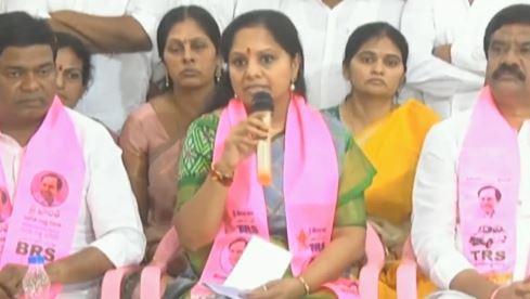 చుక్కలెన్ని ఉన్నా చంద్రుడు ఒక్కడే.. తెలంగాణలోనూ కేసీఆర్ ఒక్కడే: MLC కవిత చుక్కలెన్ని ఉన్నా చంద్రుడు ఒక్కడే.. తెలంగాణలోనూ కేసీఆర్ ఒక్కడే: MLC కవిత