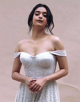 స్లీవ్ లెస్గా.. కీర్తి సురేష్లో కొత్త యాంగిల్! స్లీవ్ లెస్గా.. కీర్తి సురేష్లో కొత్త యాంగిల్!