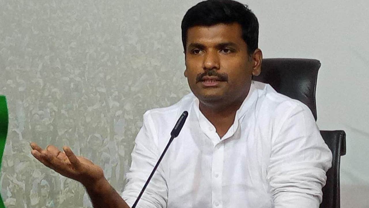 రేపు విజయవాడకు రాష్ట్రపతి ముర్ము.. ఒక్కరోజు సీఎంగా అమర్నాథ్! రేపు విజయవాడకు రాష్ట్రపతి ముర్ము.. ఒక్కరోజు సీఎంగా అమర్నాథ్!