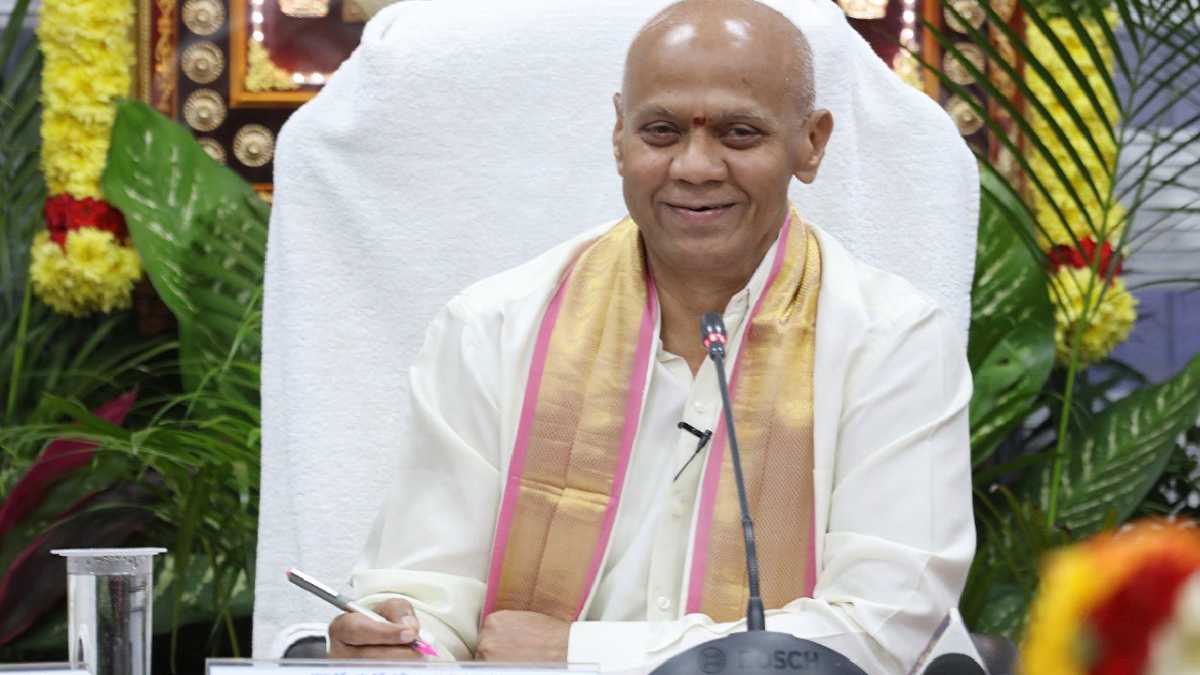 కోర్టు ధిక్కరణ కేసు.. TTD ఈవో ధర్మారెడ్డికి నెల జైలు, జరిమానా కోర్టు ధిక్కరణ కేసు.. TTD ఈవో ధర్మారెడ్డికి నెల జైలు, జరిమానా