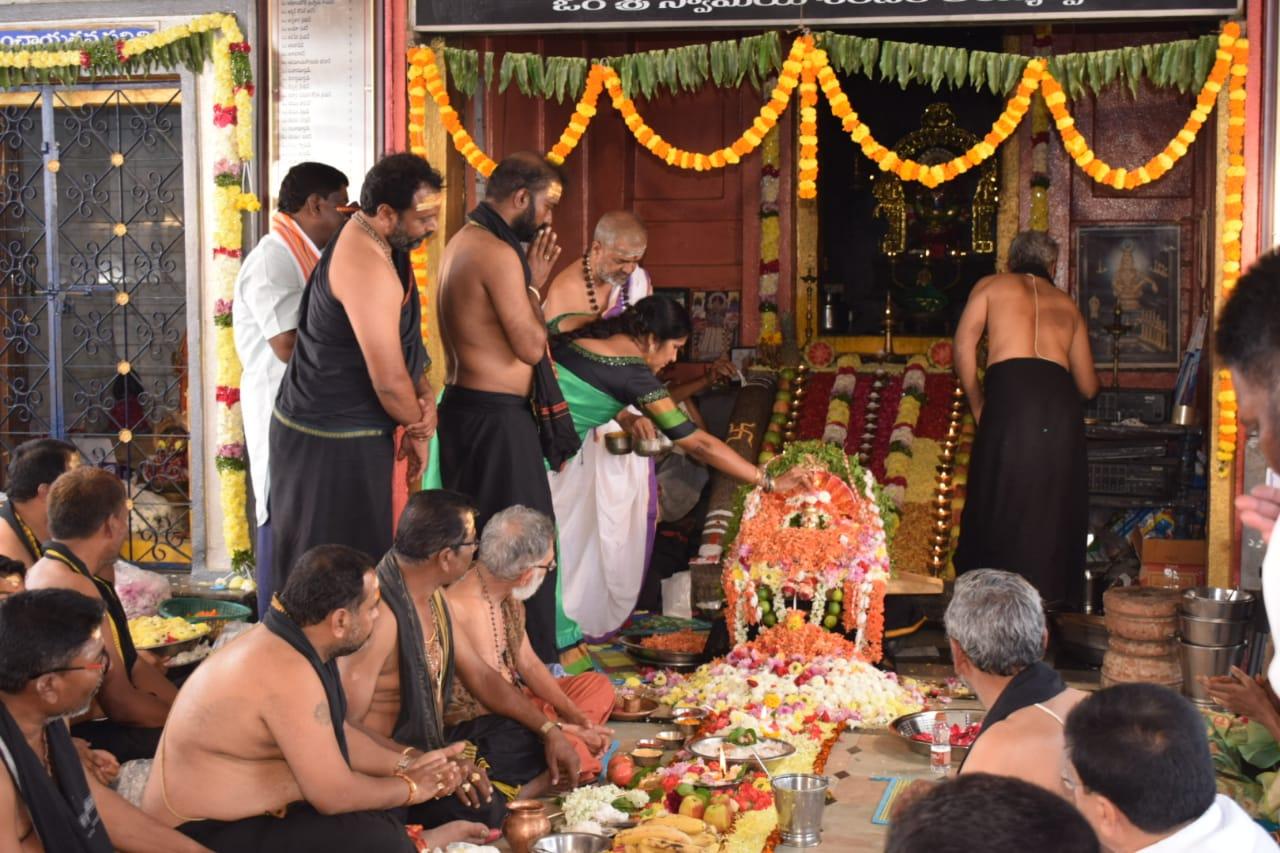 Medak: అయ్యప్ప స్వామి పడిపూజలో పాల్గొన్న ఎమ్మెల్యే Medak: అయ్యప్ప స్వామి పడిపూజలో పాల్గొన్న ఎమ్మెల్యే