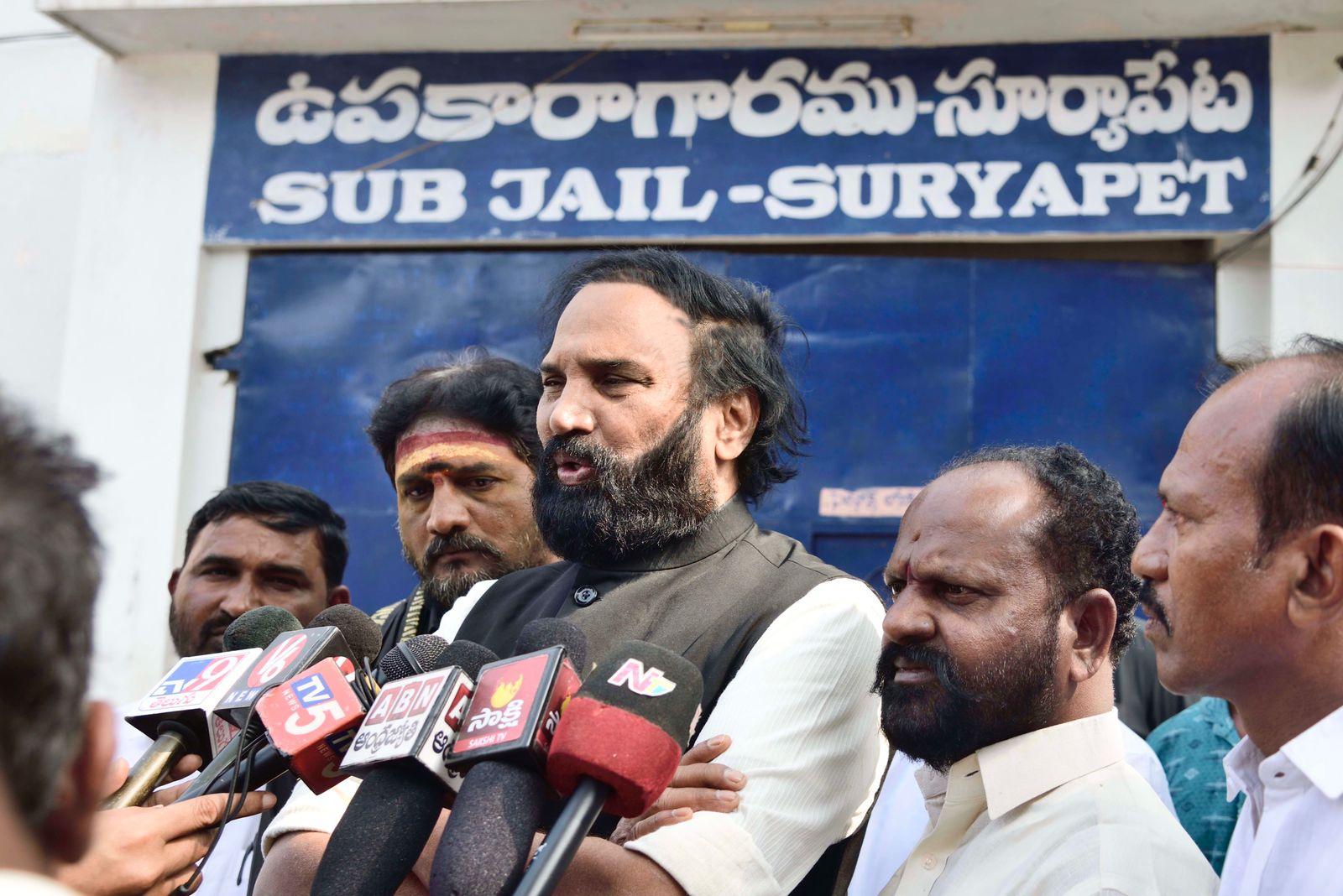 టీఆర్ఎస్.. పోలీస్ శాఖను దుర్వినియోగం చేస్తున్నది: ఎంపీ ఉత్తమ్ ధ్వజం టీఆర్ఎస్.. పోలీస్ శాఖను దుర్వినియోగం చేస్తున్నది: ఎంపీ ఉత్తమ్ ధ్వజం