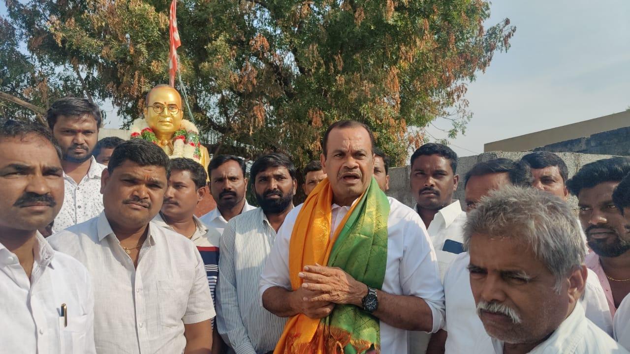 రాజ్యాంగంతోనే పేదలు, దళితుల అభివృద్ధి: ఎంపీ కోమటిరెడ్డి రాజ్యాంగంతోనే పేదలు, దళితుల అభివృద్ధి: ఎంపీ కోమటిరెడ్డి