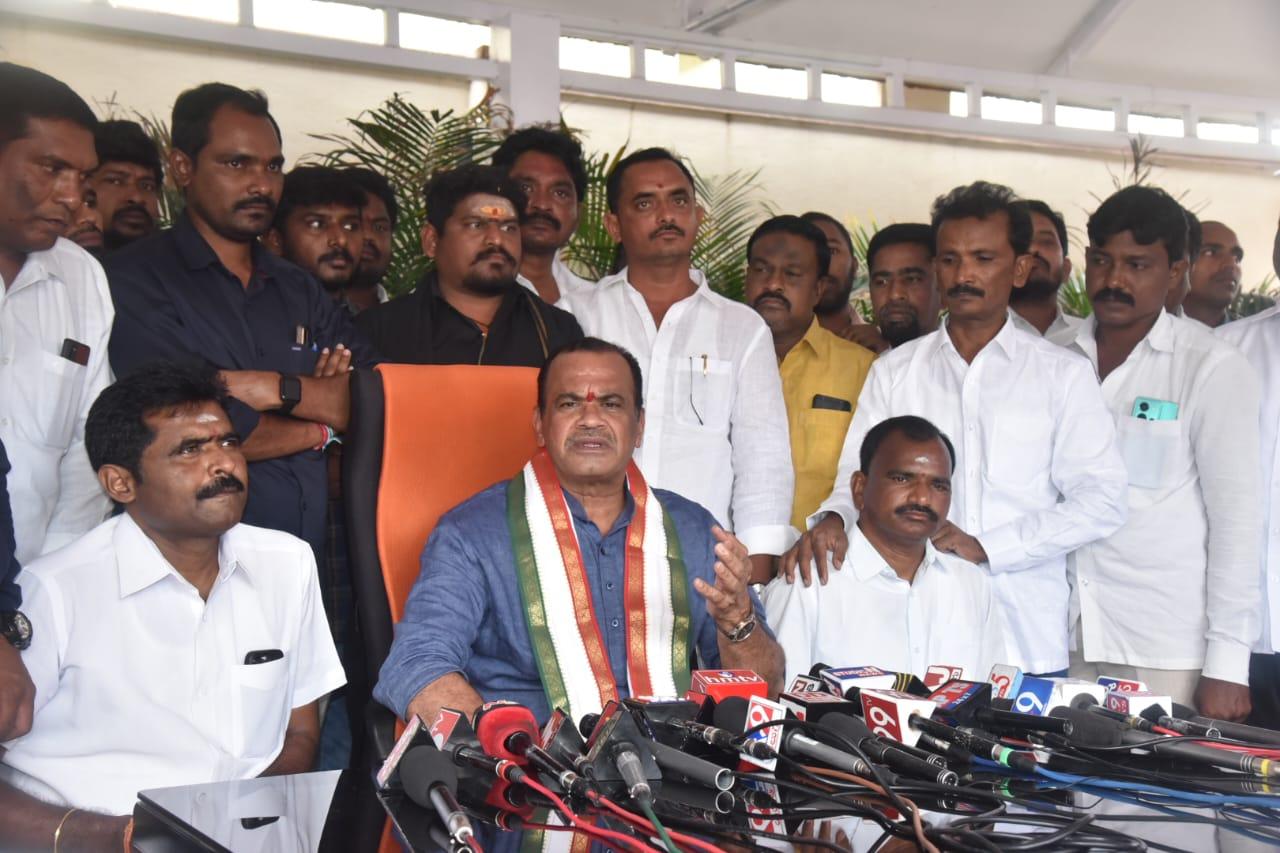 నల్గొండ నుంచే పోటీ చేస్తా: కోమటిరెడ్డి వెంకట్ రెడ్డి నల్గొండ నుంచే పోటీ చేస్తా: కోమటిరెడ్డి వెంకట్ రెడ్డి