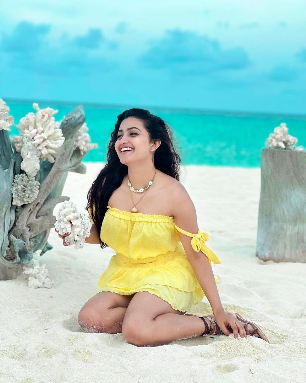 అనసూయ, రష్మీలను మించేలా మాల్దీవుల్లో దీపికా పిల్లి రచ్చ! అనసూయ, రష్మీలను మించేలా మాల్దీవుల్లో దీపికా పిల్లి రచ్చ!