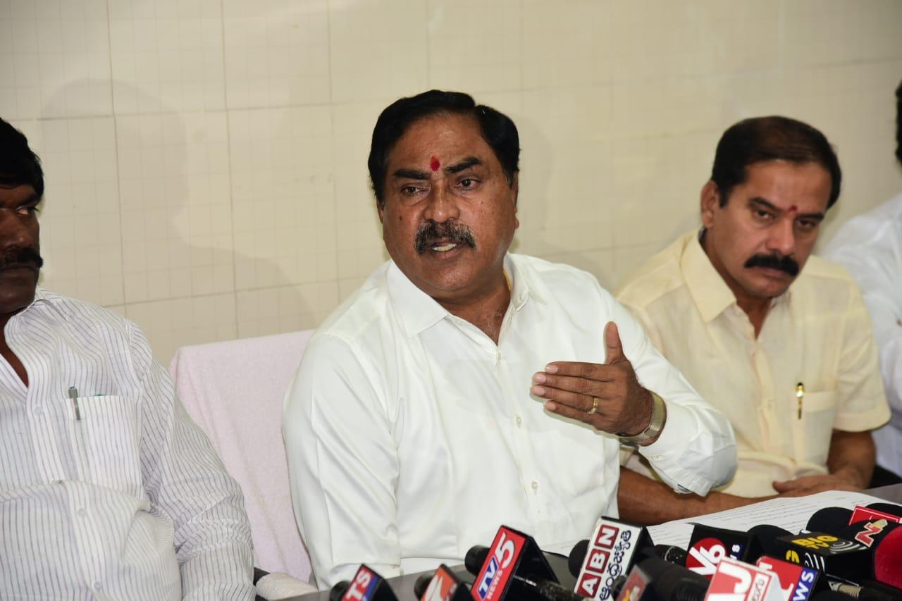 ప్రజలు జూ. ఎన్టీఆర్ను కోరుతున్నారు.. లోకేశ్ను కాదు: మంత్రి ఎర్రబెల్లి వివాదాస్పద వ్యాఖ్యలు ప్రజలు జూ. ఎన్టీఆర్ను కోరుతున్నారు.. లోకేశ్ను కాదు: మంత్రి ఎర్రబెల్లి వివాదాస్పద వ్యాఖ్యలు